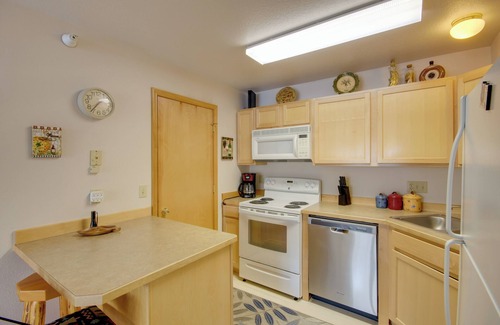 Powder Ridge Condo | Cedar Creek Condo: Free Shuttle to Big Sky Resort!