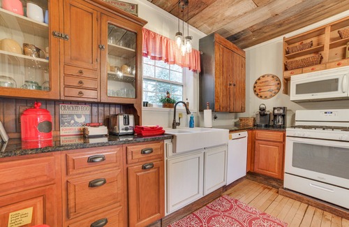 East Jordan House | 'Cedar Creek Guesthouse' 3 Mi to Lake Charlevoix