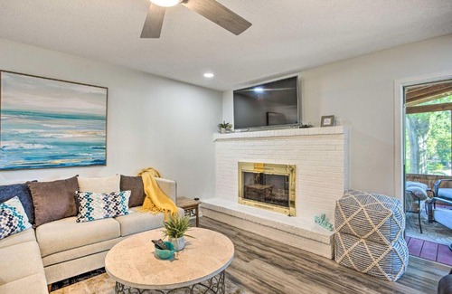 Gun Barrel City House | Cedar Creek Lake Home Private Dock and Hot Tub