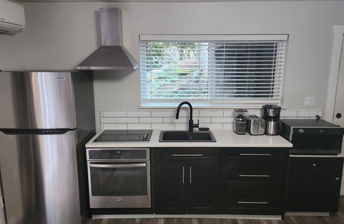 Mill Bay House | Cedar Creek - Medium Term Accommodations Nestled in Nature