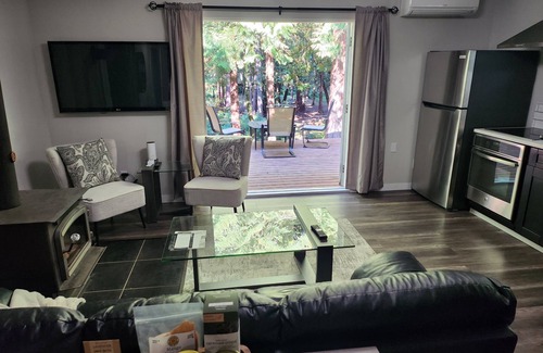 Mill Bay House | Cedar Creek - Medium Term Accommodations Nestled in Nature