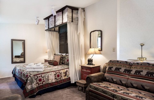 Ruidoso Cabin | Cedar Creek Retreat | Hot Tub + Cozy Fireplace