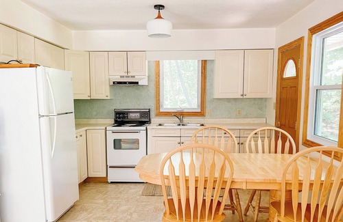Sauble Beach Cottage | Cedar Creek Sauble Beach: Perfect for Families