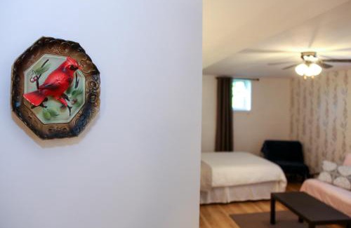 Crysler Hotel | Cedar Drive Inn