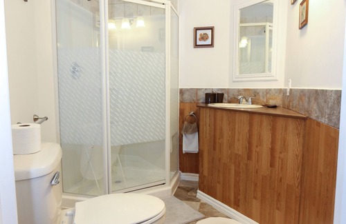 Crysler Hotel | Cedar Drive Inn