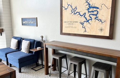 Camdenton Condo | Cedar Glen Penthouse, Spacious Loft Condo Sleeps 10, 2 Pools, Close to Ballpark