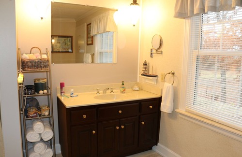 Lebanon Bed & Breakfast | Cedar Grove Inn