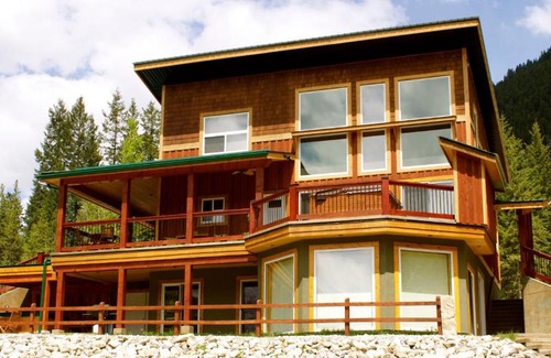 Golden Cabin | Cedar House Restaurant & Chalets
