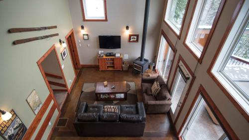Golden Cabin | Cedar House Restaurant & Chalets