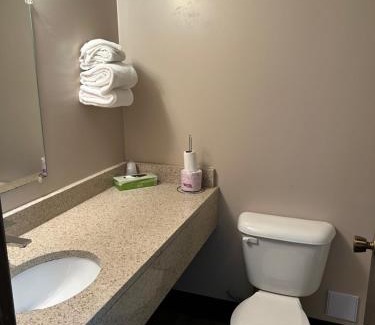 Lloydminster Hotel | Cedar Inn
