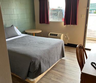 Lloydminster Hotel | Cedar Inn