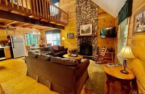 Townsend Cabin | CEDAR KNOB - 2 bdrm/2 bath, screened patio, wood fireplace