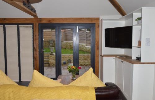 Box House | Cedar Lodge 2 ensuite bedroom cottage near Bath