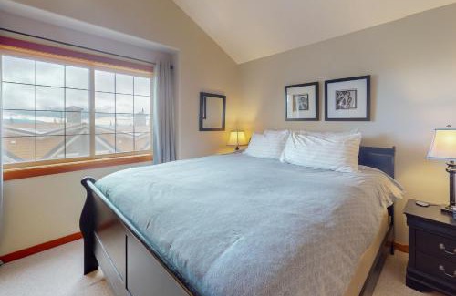 Big White Ski Resort House | Cedar Lodge Escape at Whitetail townhomes
