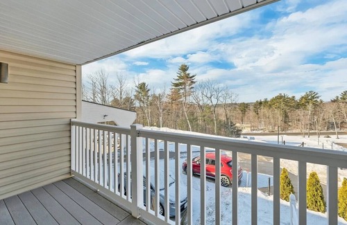 Weirs Beach Apartment | Cedar Lodge Room-Private Balcony Close to Weirs!