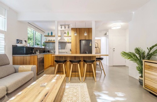 St Kilda Apartment | Cedar Loft Contemporary Comfort in Leafy St Kilda