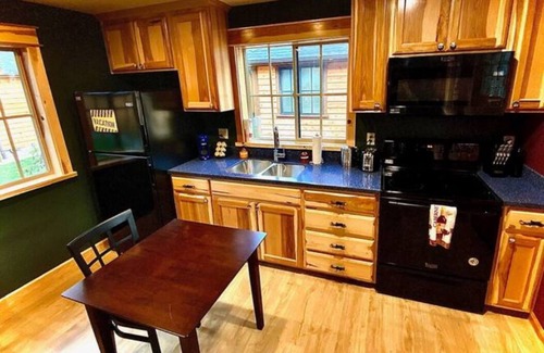 Grants Pass House | Cedar Mountain - Suite E