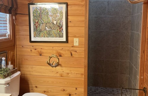 Batesville Cabin | Cedar Point Lodge: Luxury cozy cabin near Oxford, MS