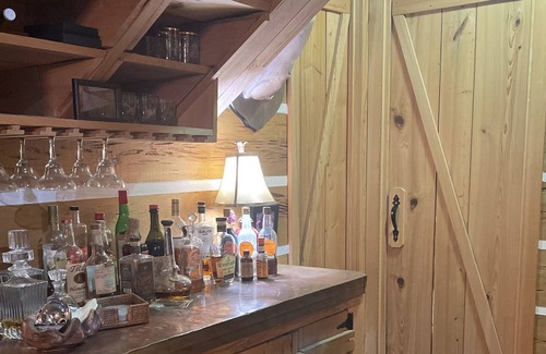 Batesville Cabin | Cedar Point Lodge: Luxury cozy cabin near Oxford, MS