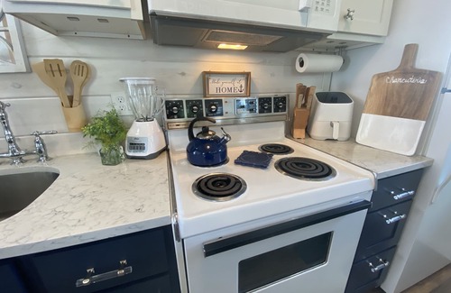 Huron Cottage | Cedar Point, Sports Force, Kalahari Near Cottage. Boat Parking ez Walk to Beach!