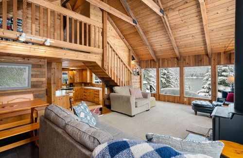 Leavenworth Cabin | Cedar Rest Lakeview Cabin- Listed as Leavenworth's Best Overall Vacation Rental!