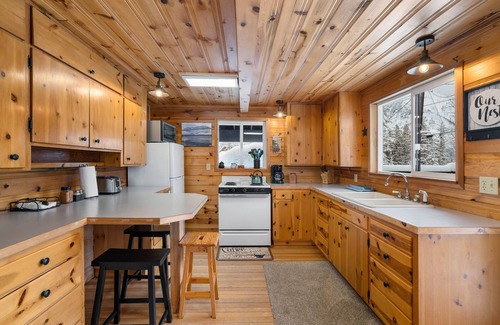 Leavenworth Cabin | Cedar Rest Lakeview Cabin- Listed as Leavenworth's Best Overall Vacation Rental!