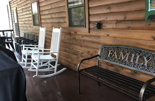 Sugar Tree Cabin | Cedar Retreat Cabin at Sugar Tree on the Tennessee River