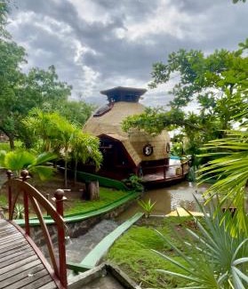 Mount Pleasant Bay House | Cedar Retreat Cottage