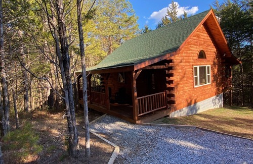 Farmville Cabin | Cedar Ridge Lodge Near High Bridge Trail