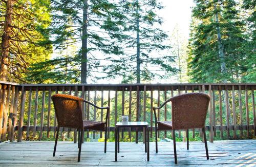 Lake Almanor Country Club House | Cedar Ridge Retreat Lake Almanor