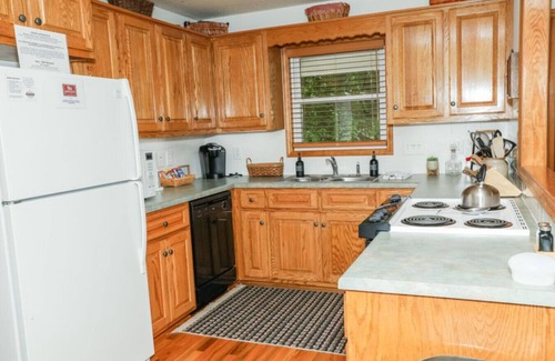 Peters Creek Cottage | Cedar Run Cottage - secluded romantic getaway, by Buffalo Mountain Getaway