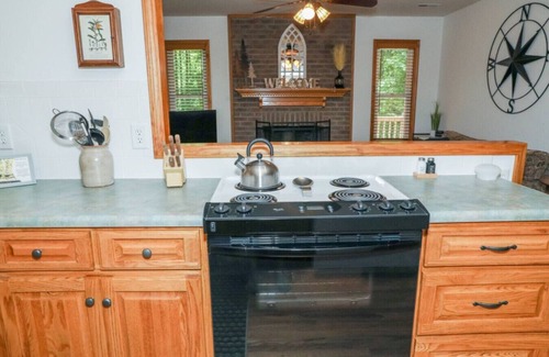 Peters Creek Cottage | Cedar Run Cottage - secluded romantic getaway, by Buffalo Mountain Getaway