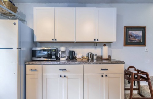 Paradise Estates Cabin | Cedar-sided cabin, RV parking, Kids & Pet friendly