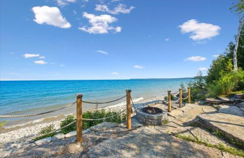 Dyer's Bay House | Cedar & Stone, Stunning Dyer's Bay Retreat Tico