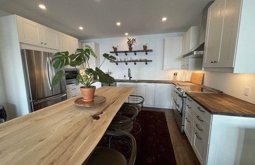 Powell River House | Cedar Suite | Oceanfront Luxury Escape | Hot Tub | Optional Sauna Add-On