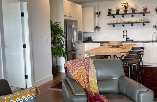 Powell River House | Cedar Suite | Oceanfront Luxury Escape | Hot Tub | Optional Sauna Add-On