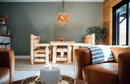 Gravenhurst Apartment | Cedar Terrace | By Lake Muskoka | Private Hot Tub