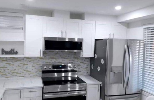 Orillia Apartment | ❤ Cedar-View Apartment with Hot Tub (4 Bedrooms) ❤