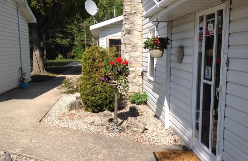 Tobermory Hotel | Cedar Vista Motel