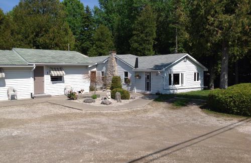 Tobermory Hotel | Cedar Vista Motel