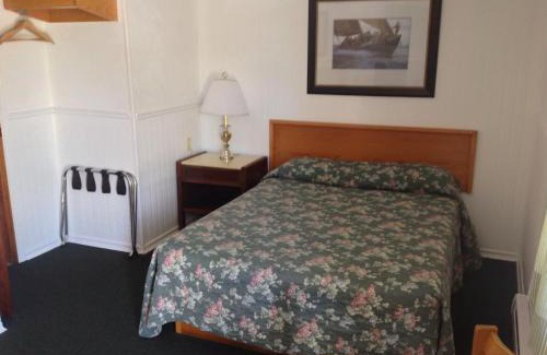 Tobermory Hotel | Cedar Vista Motel