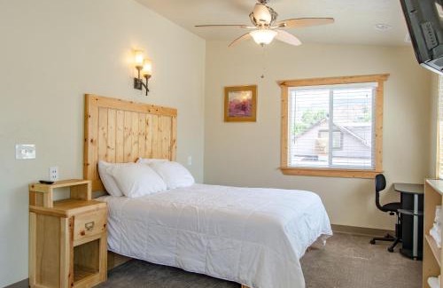 Cedar City Apartment | Cedar Wood Escape