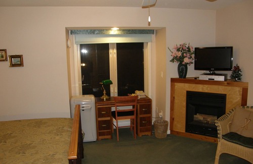 Port Alberni Bed & Breakfast | Cedar Wood Lodge B&B