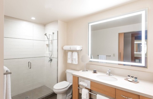 SeaTac Hotel | Cedarbrook Lodge