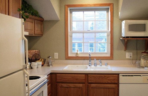 Cedarburg Apartment | Cedarburg apartment in prime location on Washington Ave