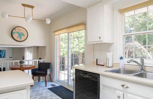 Kincardine Cottage | Cedarhaven - 2 King beds! Hot Tub, Gas Fireplace