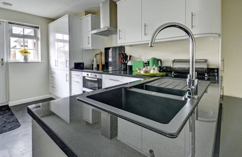 Westward Ho House | Cedars Lodge - One Bedroom House, Sleeps 2