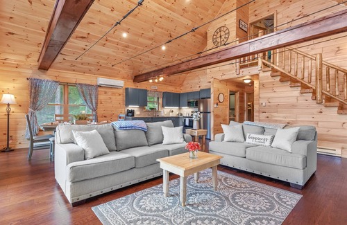 West Oneonta Cabin | Cedars Log Home : Brand New Lake Front w Kayaks & Hot Tub!