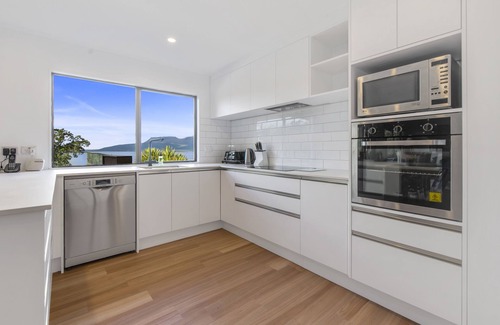 Lake Tarawera House | CEDARVIEW (ONE OF TARAWERA'S MOST POPULAR PROPERTIES!)