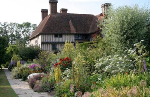 Winchelsea Apartment | Cedarwood, an intimate and romantic cabin for two.
